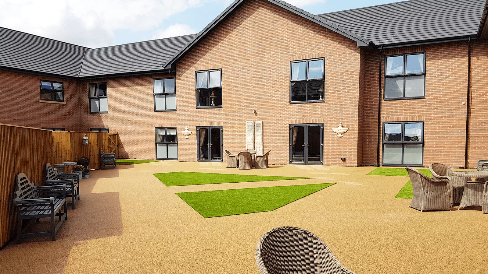 COURTYARD DEVELOPMENT, WARRINGTON Leca UK